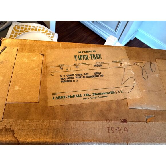 Vintage Alumium Taper Tree 6 1/2 feet tall, 61 branches original box & stand - Picture 3 of 5